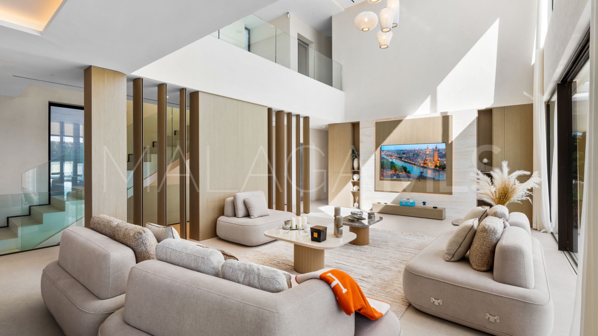 For sale villa in Los Monteros Playa with 6 bedrooms