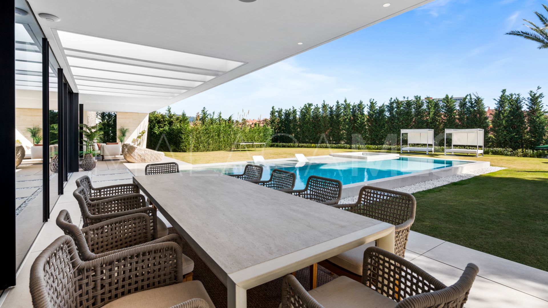 For sale villa in Los Monteros Playa with 6 bedrooms