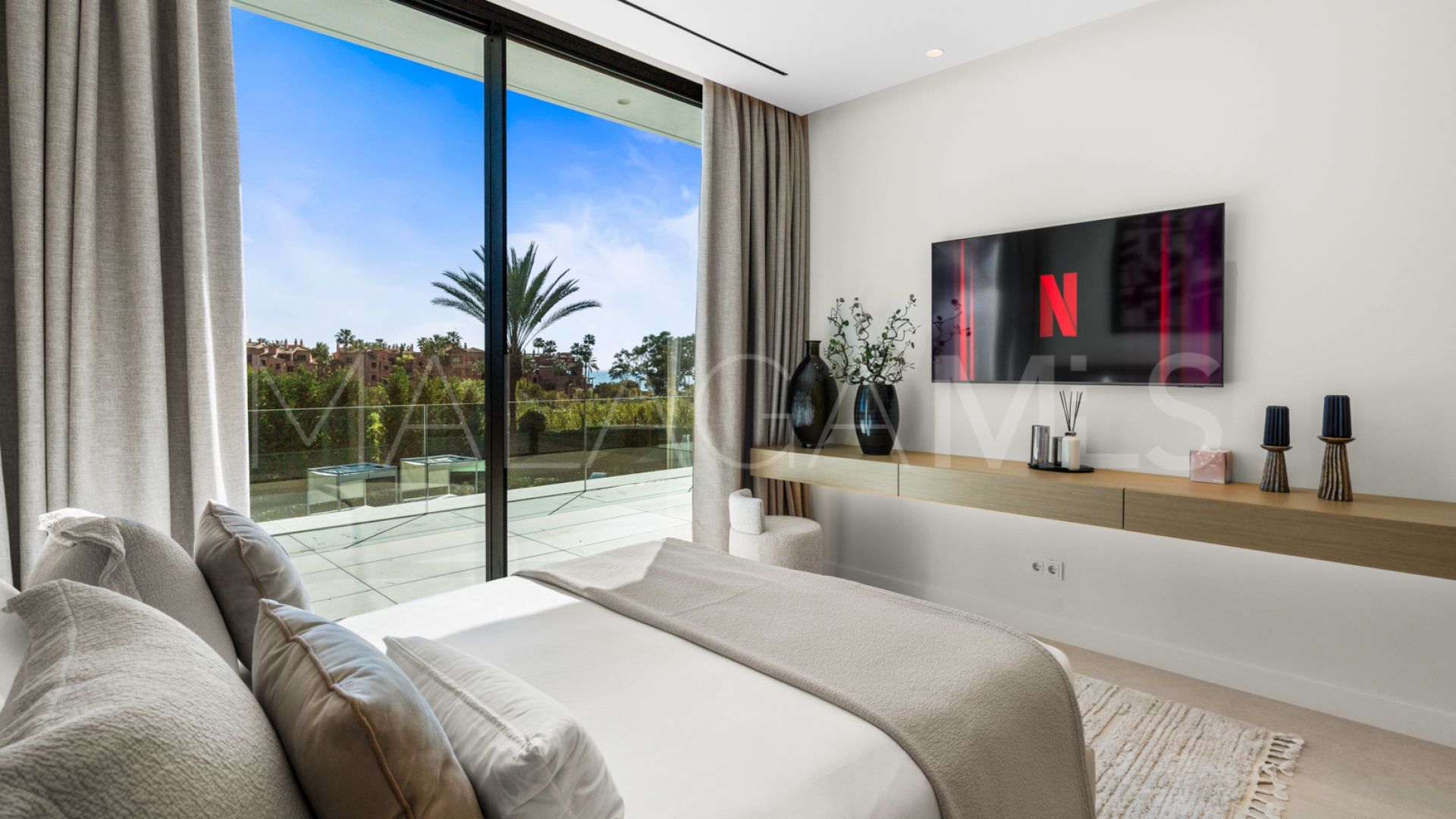 For sale villa in Los Monteros Playa with 6 bedrooms