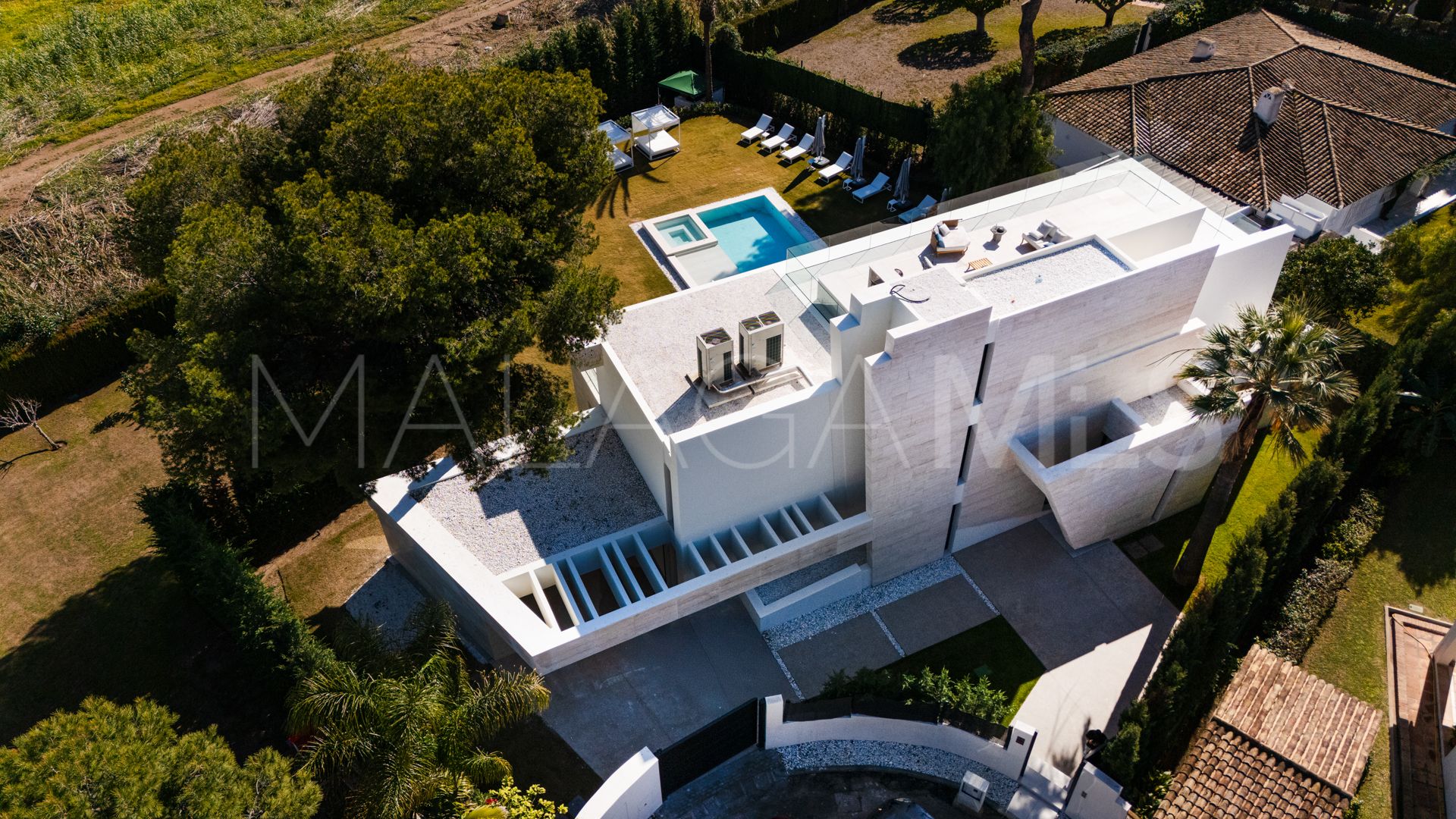 For sale villa in Los Monteros Playa with 6 bedrooms