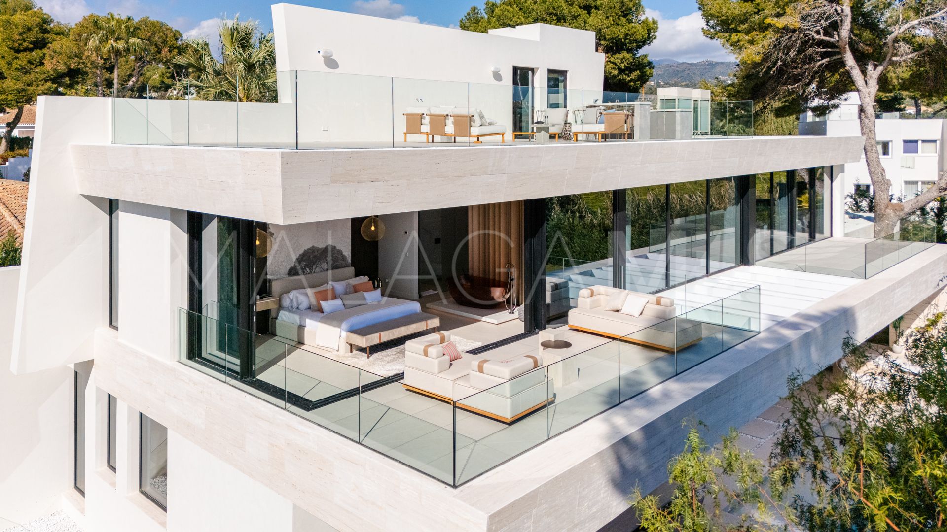 For sale villa in Los Monteros Playa with 6 bedrooms