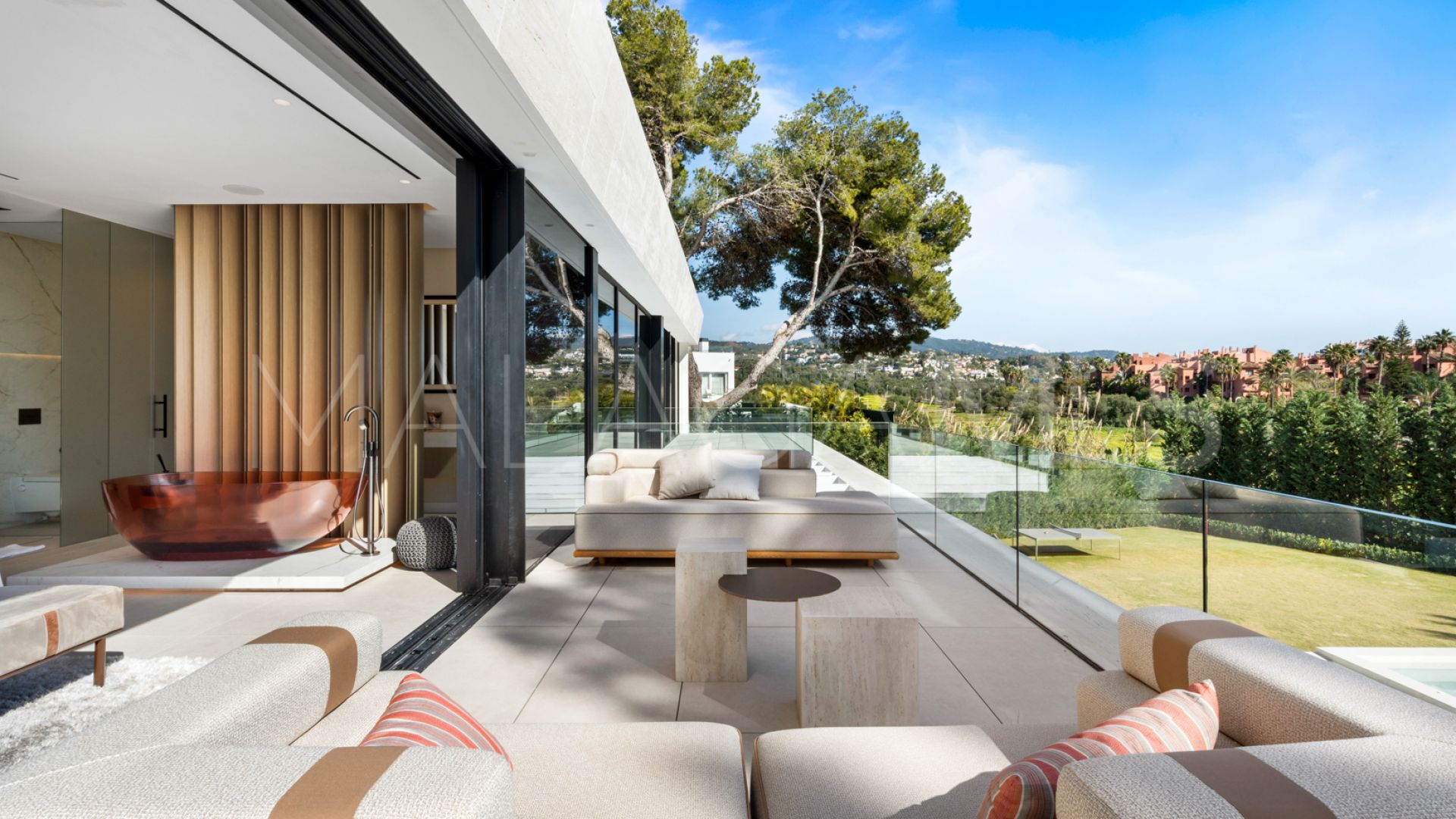 For sale villa in Los Monteros Playa with 6 bedrooms