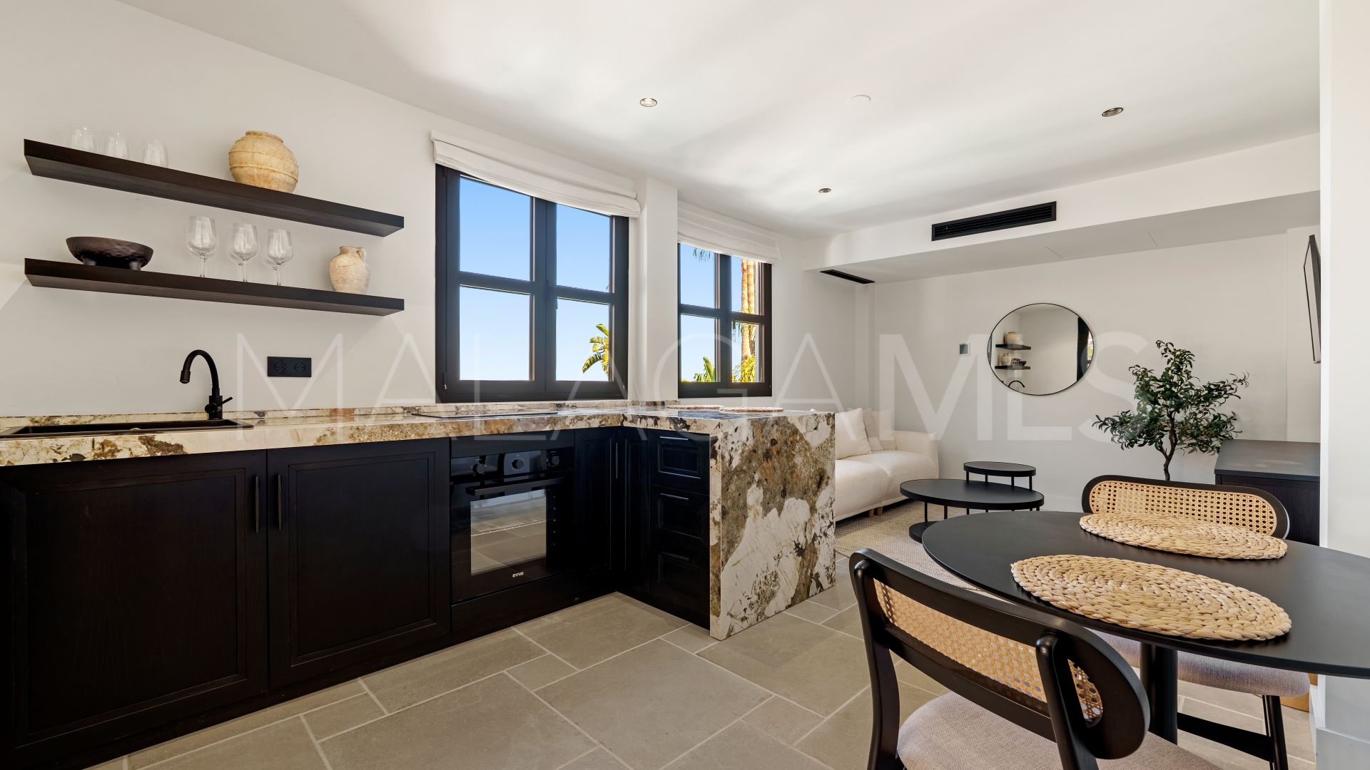 Villa for sale in Nueva Andalucia