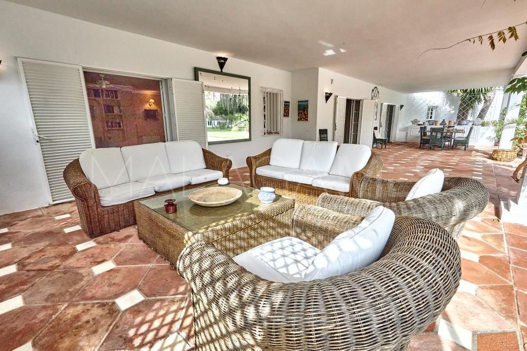 For sale 4 bedrooms villa in Casasola