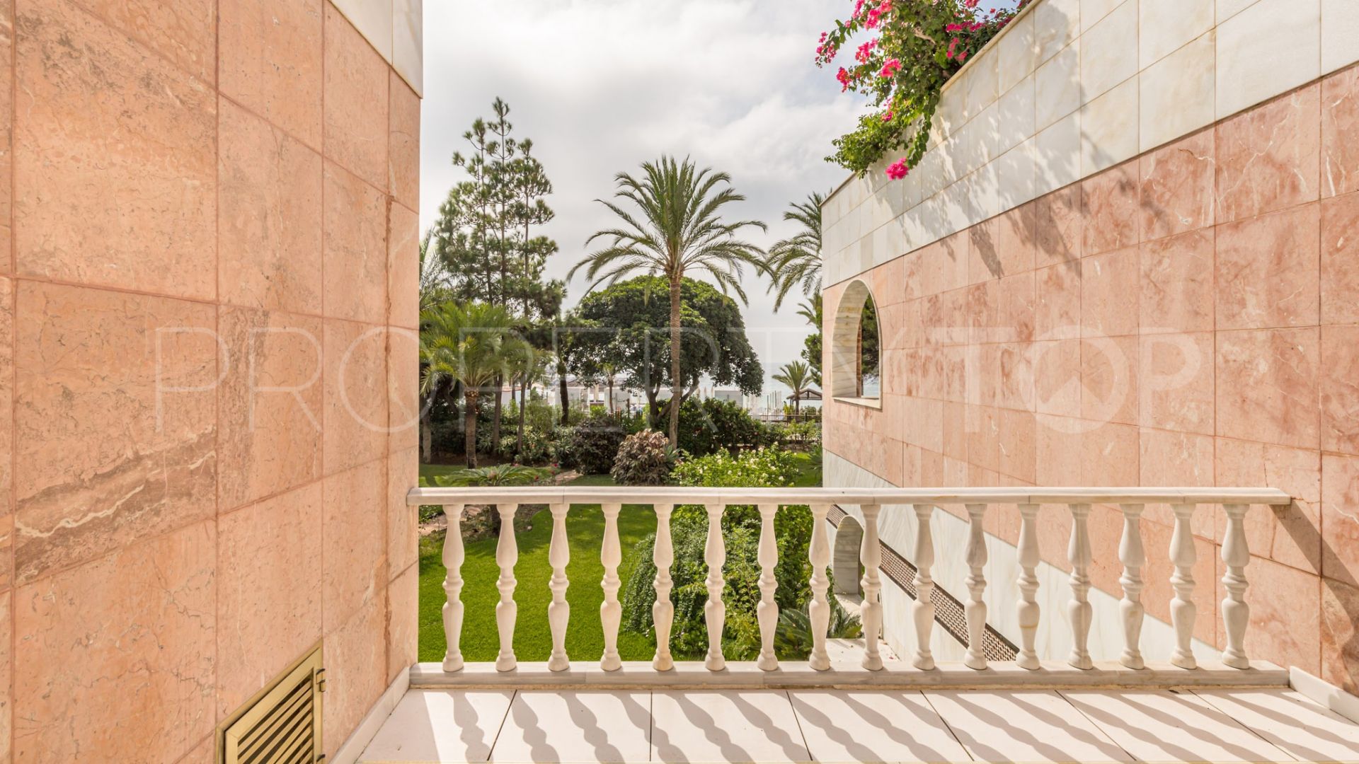 Marbella - Puerto Banus 3 bedrooms ground floor duplex for sale
