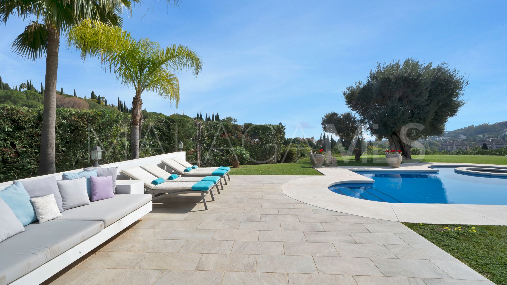 Villa with 7 bedrooms for sale in Nueva Andalucia