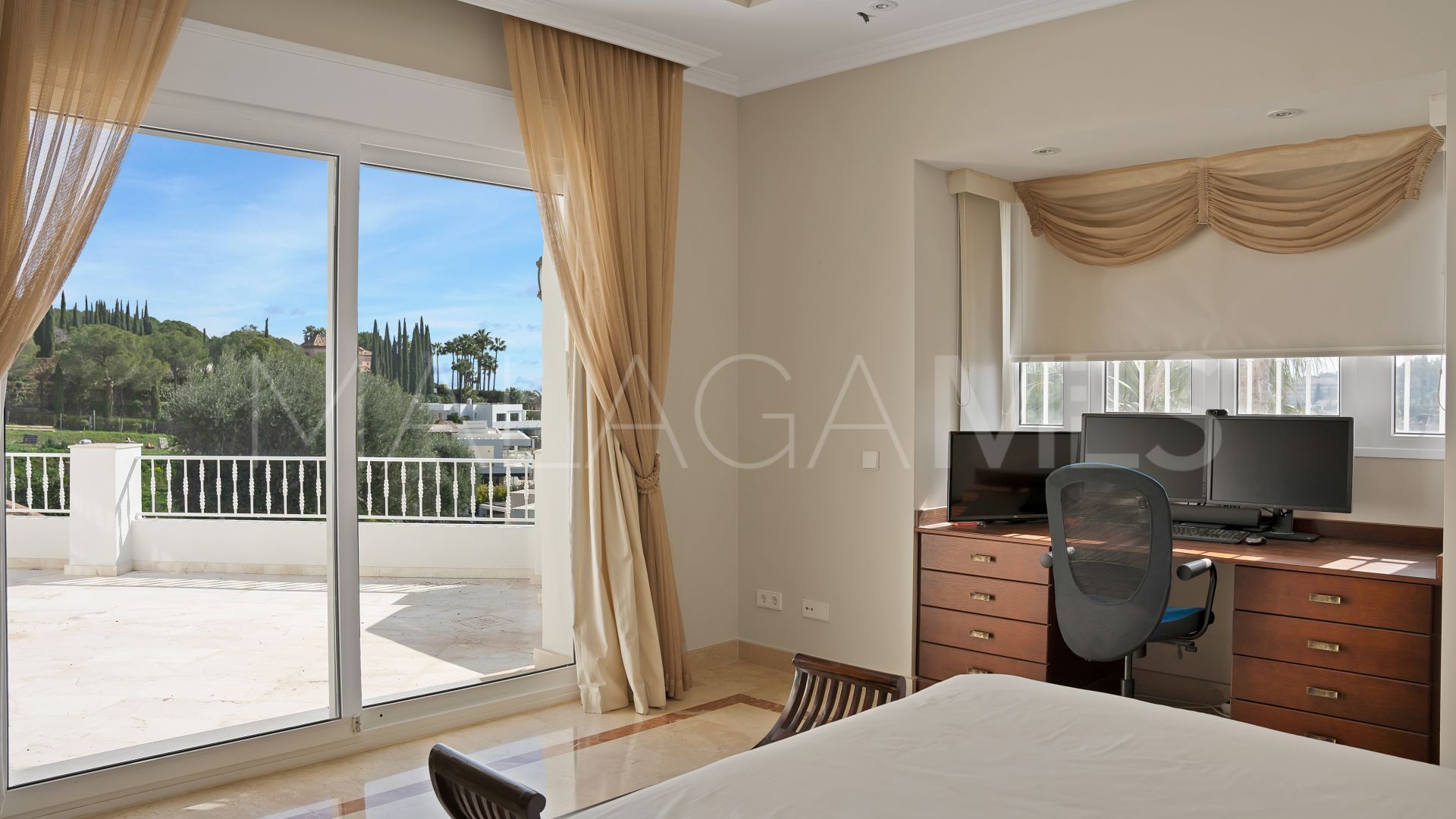 Villa with 7 bedrooms for sale in Nueva Andalucia