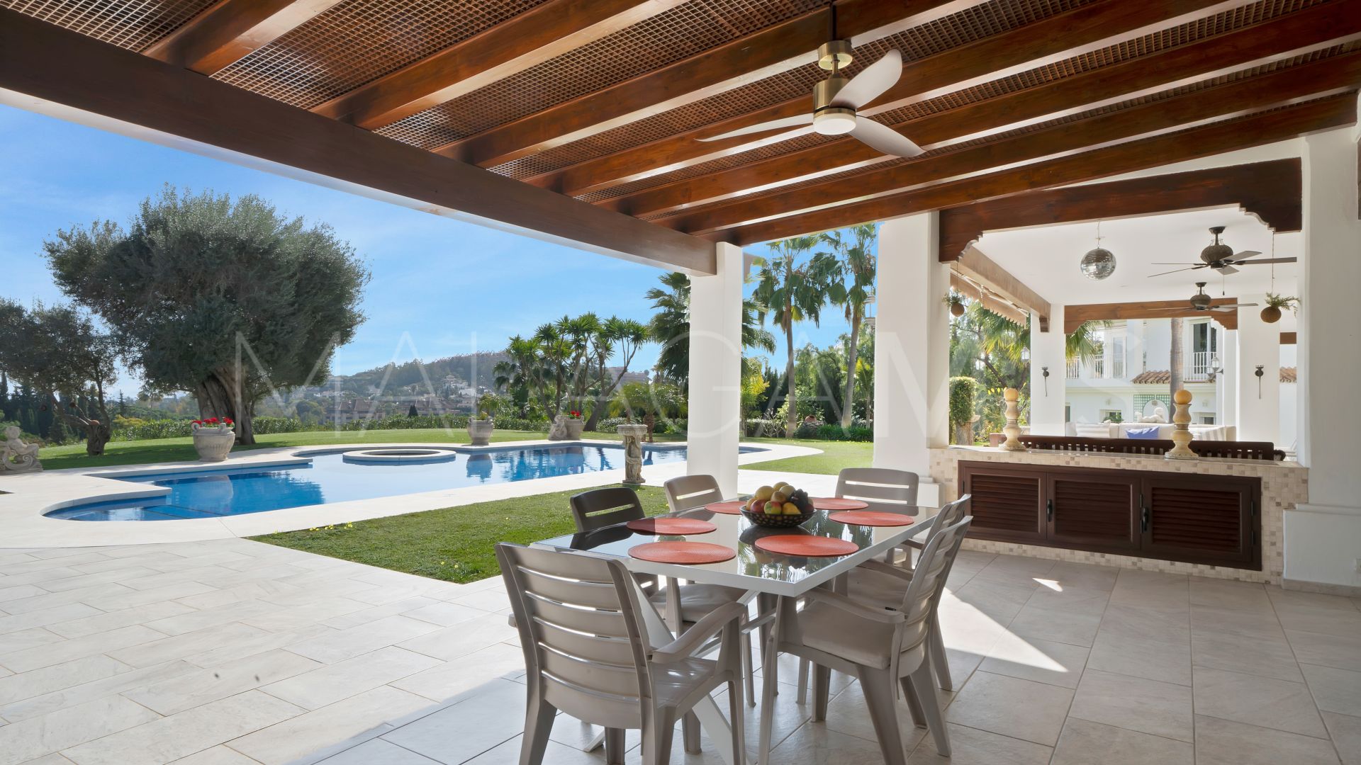 Villa with 7 bedrooms for sale in Nueva Andalucia