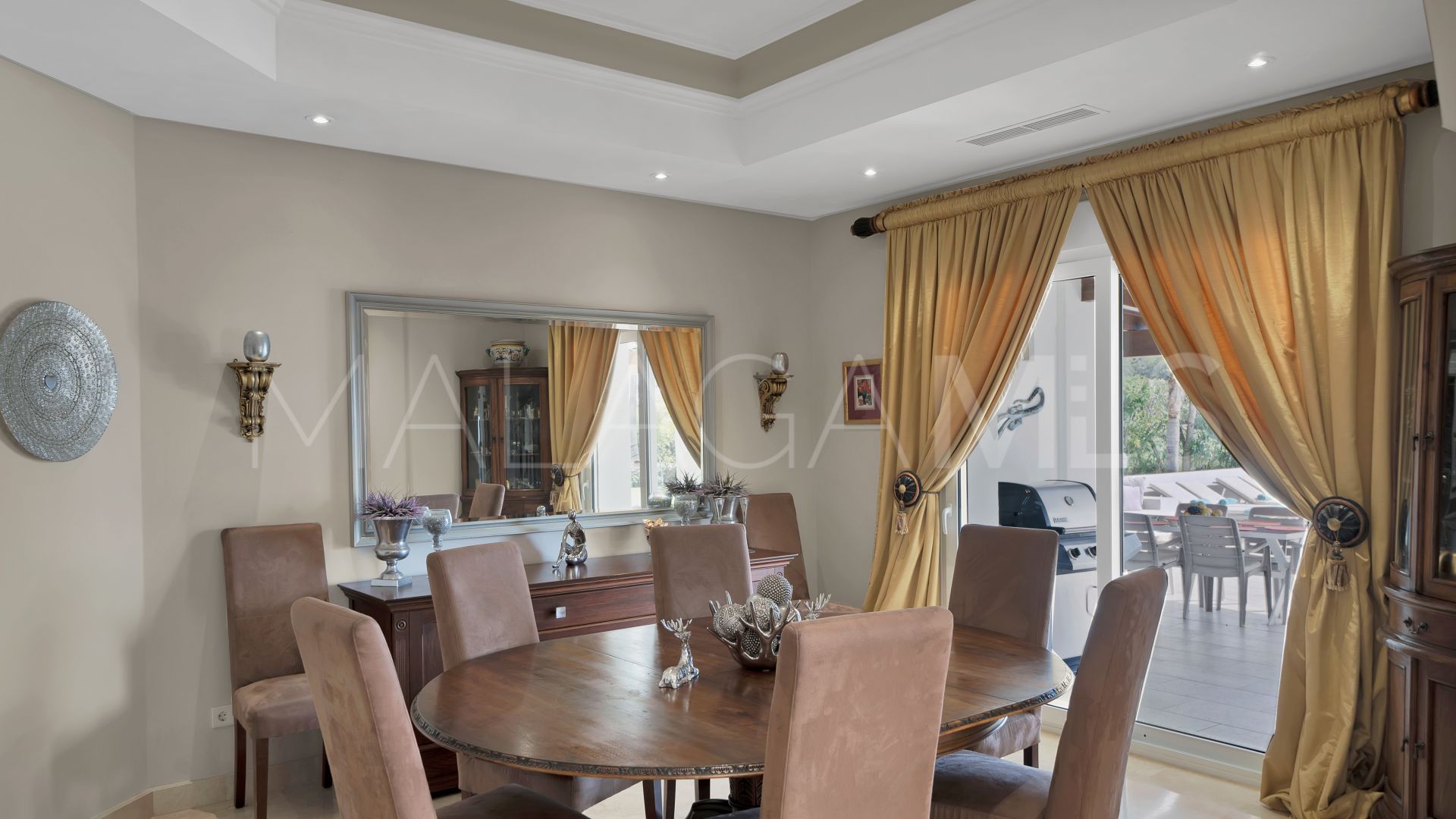 Villa with 7 bedrooms for sale in Nueva Andalucia