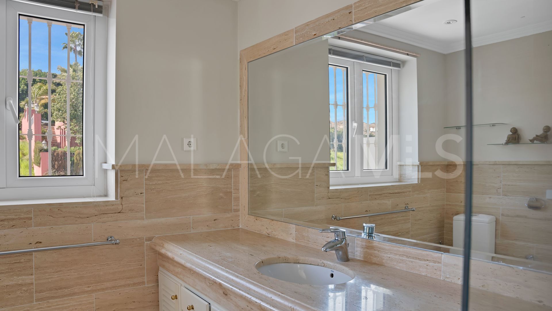 Villa with 7 bedrooms for sale in Nueva Andalucia