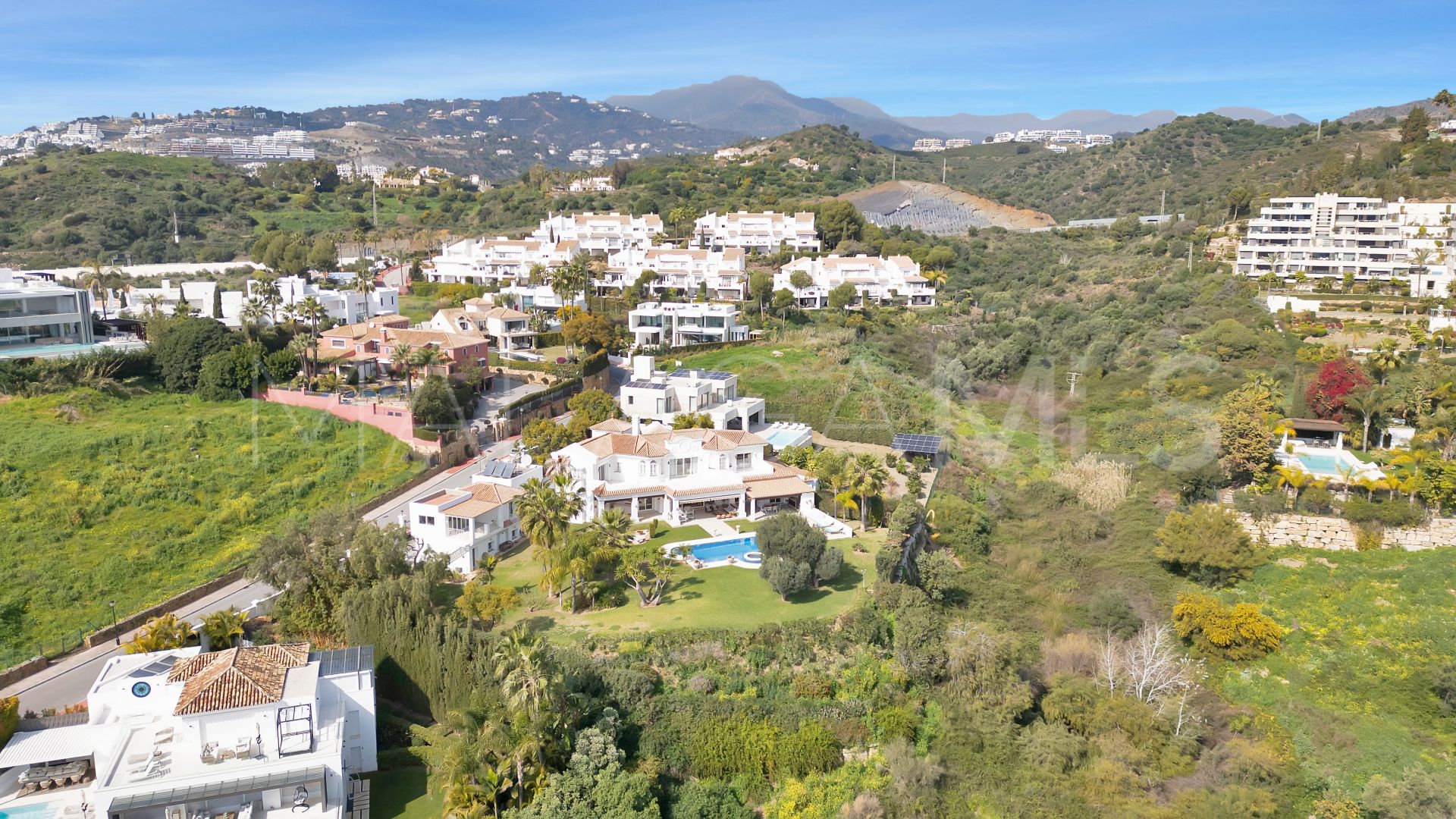 Villa with 7 bedrooms for sale in Nueva Andalucia
