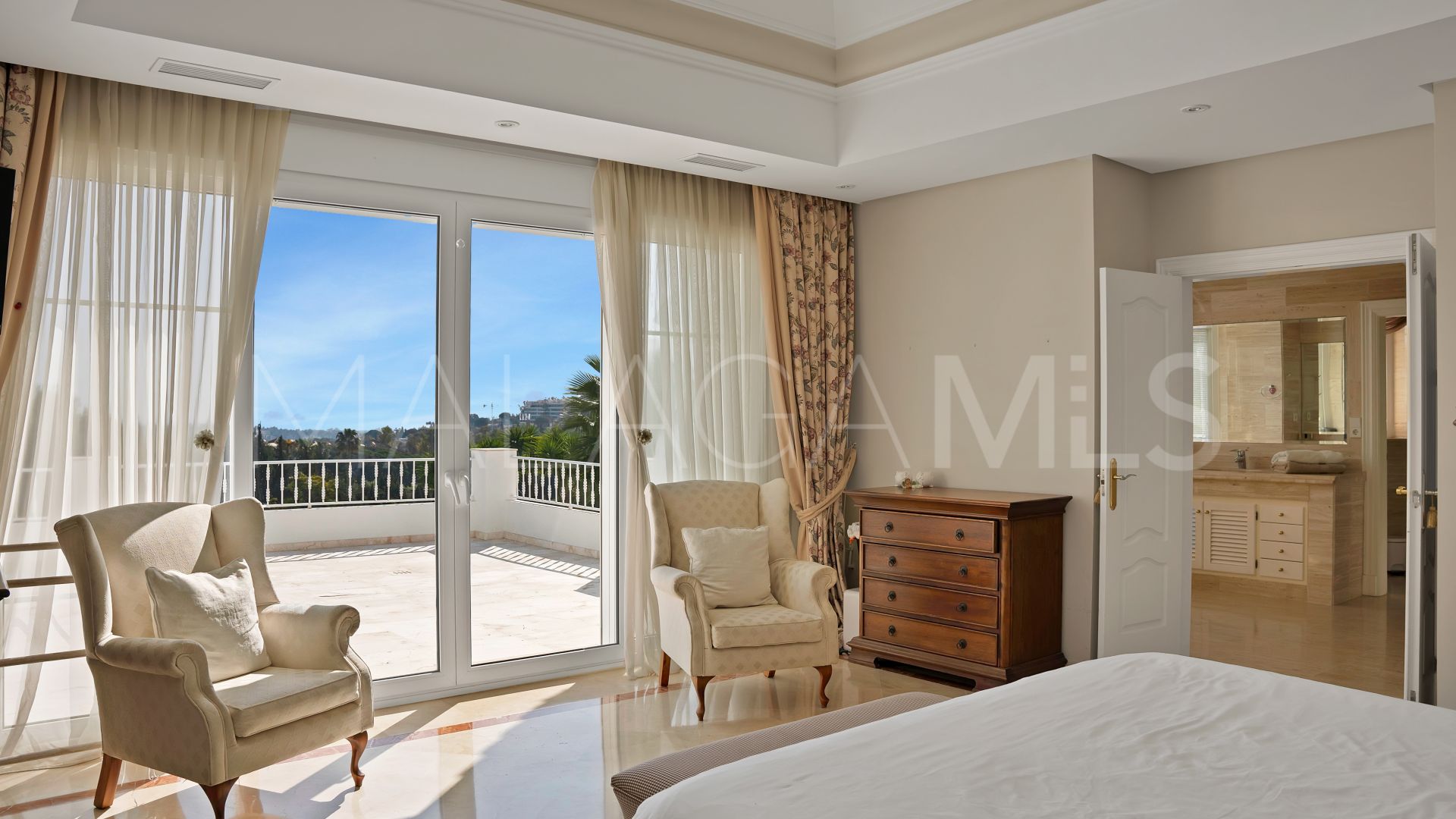 Villa with 7 bedrooms for sale in Nueva Andalucia