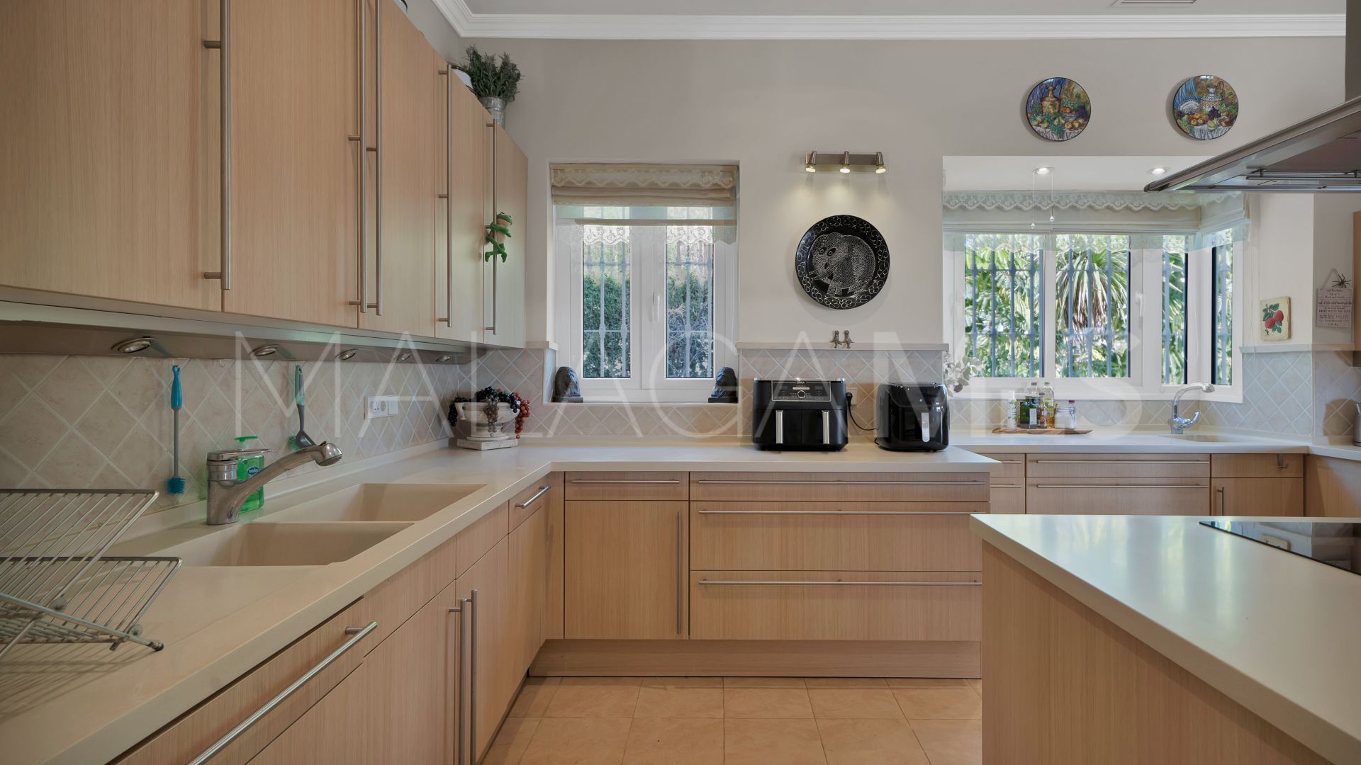 Villa with 7 bedrooms for sale in Nueva Andalucia