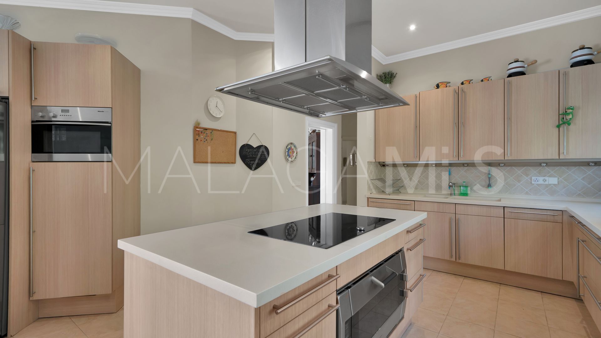 Villa with 7 bedrooms for sale in Nueva Andalucia