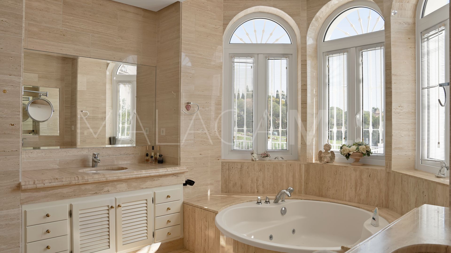 Villa with 7 bedrooms for sale in Nueva Andalucia