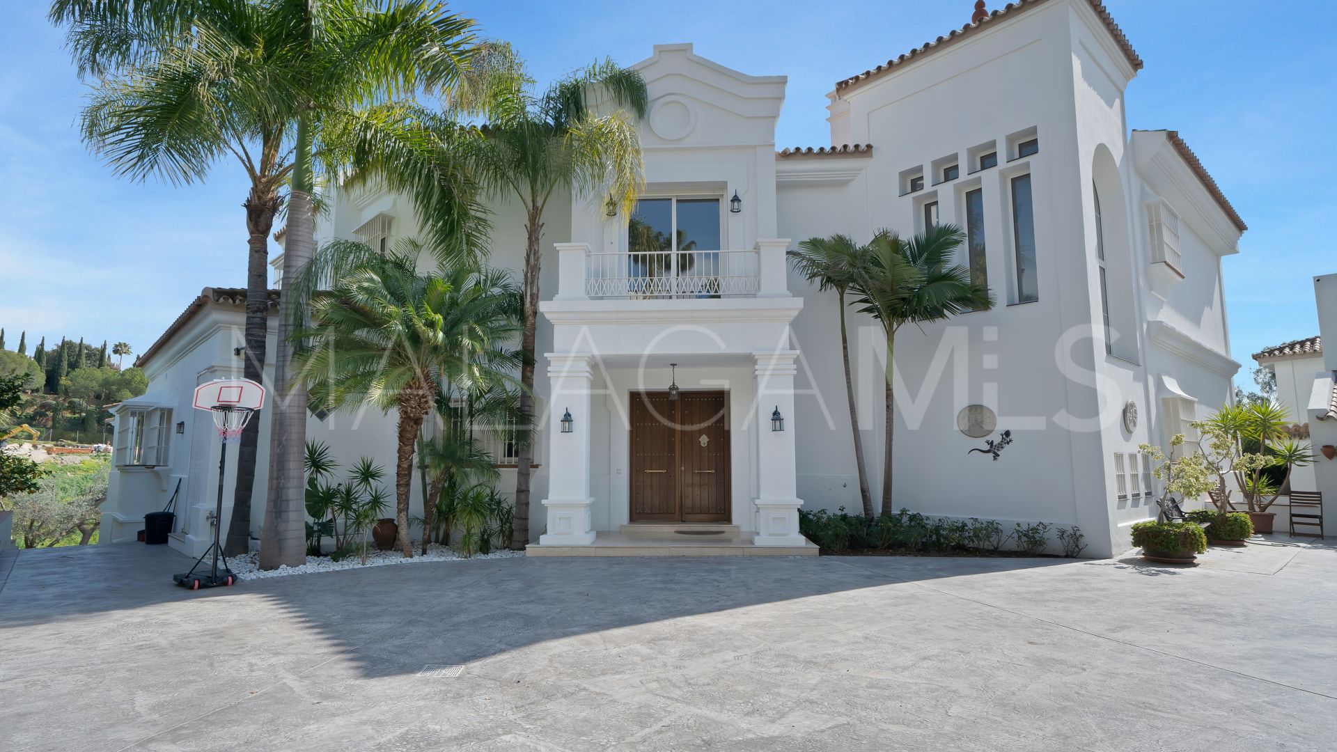 Villa with 7 bedrooms for sale in Nueva Andalucia