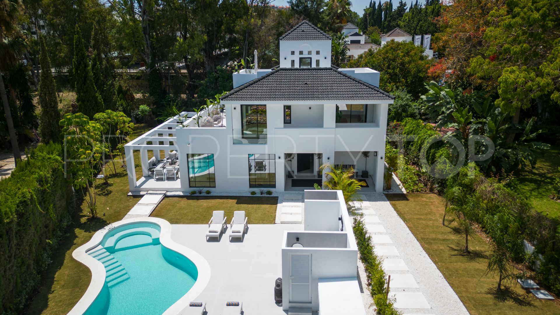 Villa for sale in Las Brisas del Golf