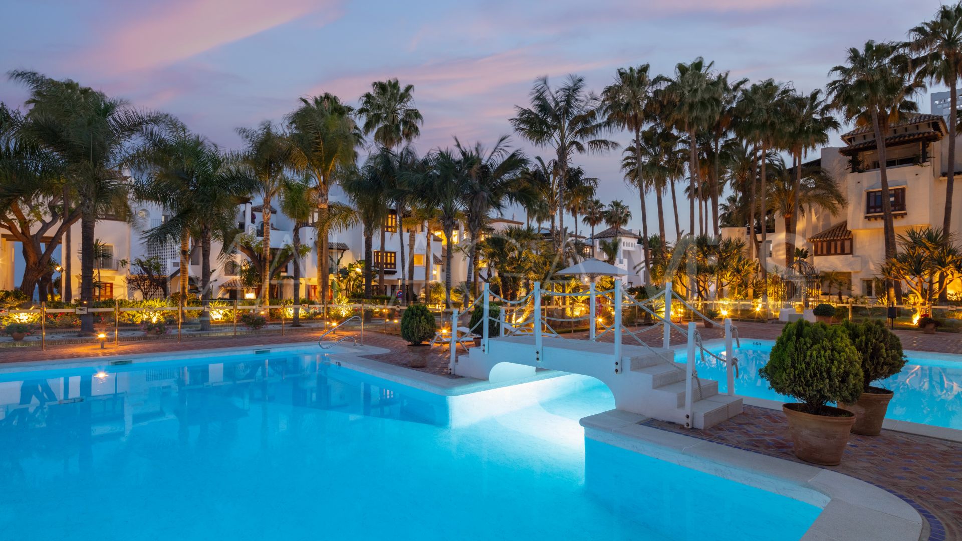 For sale Puente Romano 6 bedrooms duplex penthouse