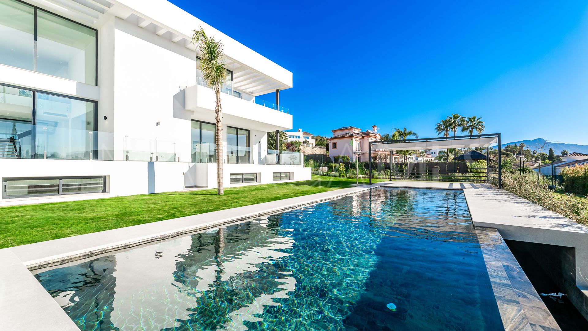 Villa for sale in Paraiso Alto