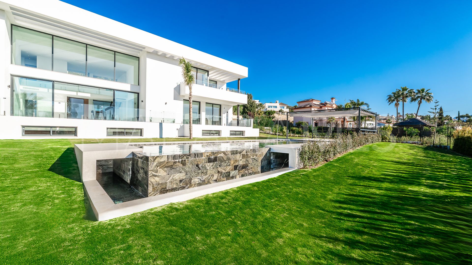Villa for sale in Paraiso Alto