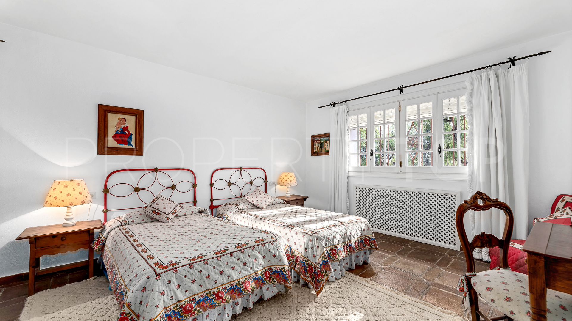 Buy Guadalmina Alta villa with 5 bedrooms