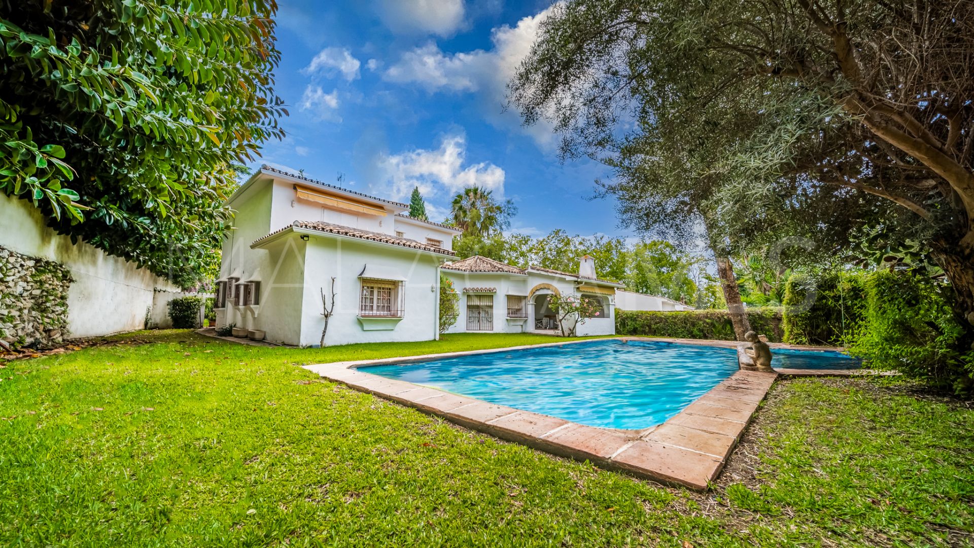 Buy Guadalmina Alta villa with 5 bedrooms