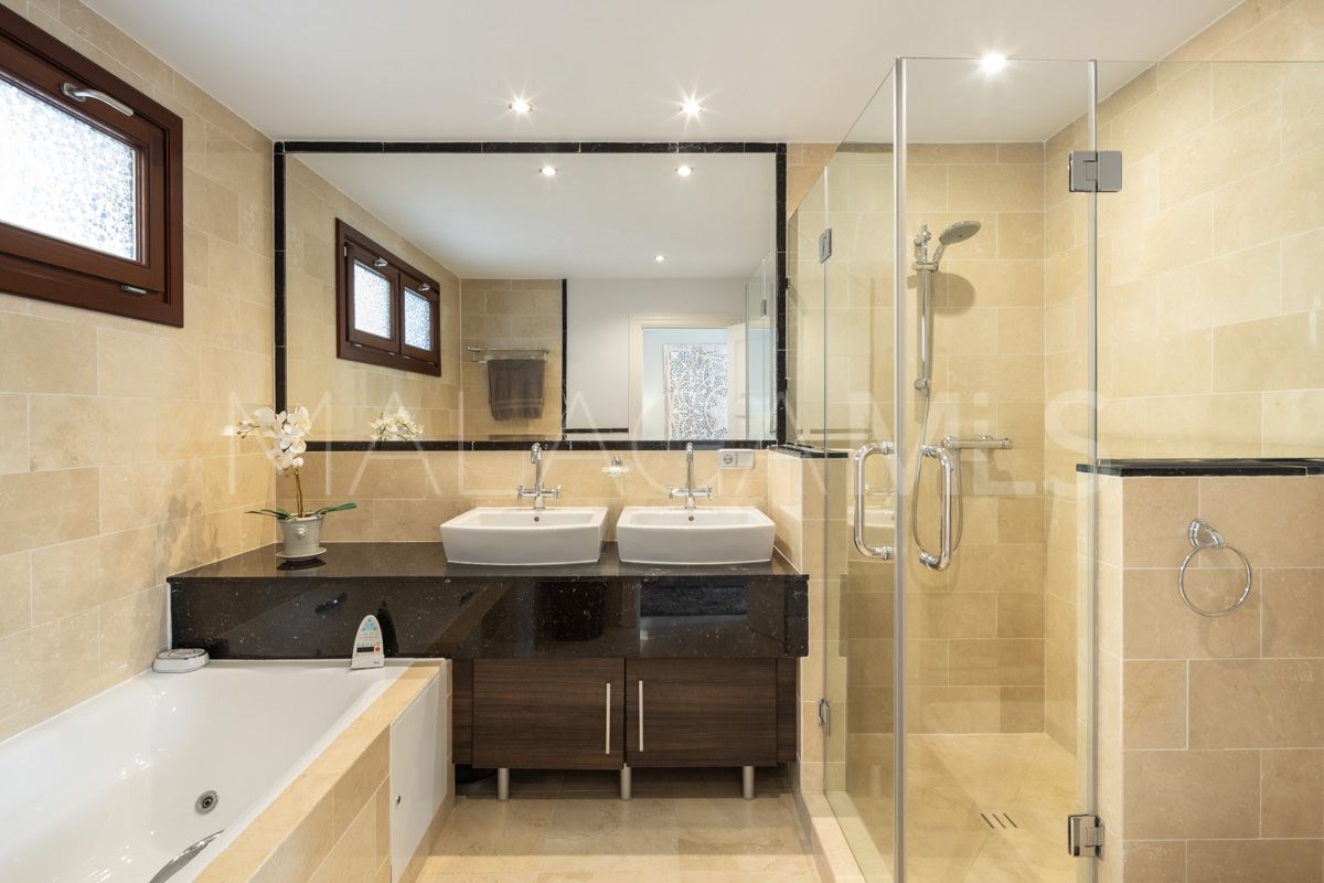 6 bedrooms El Madroñal villa for sale