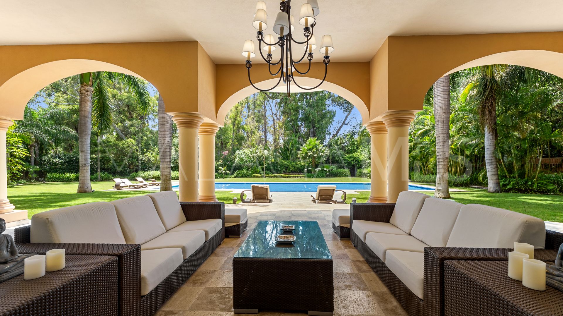 For sale Guadalmina Baja villa with 8 bedrooms