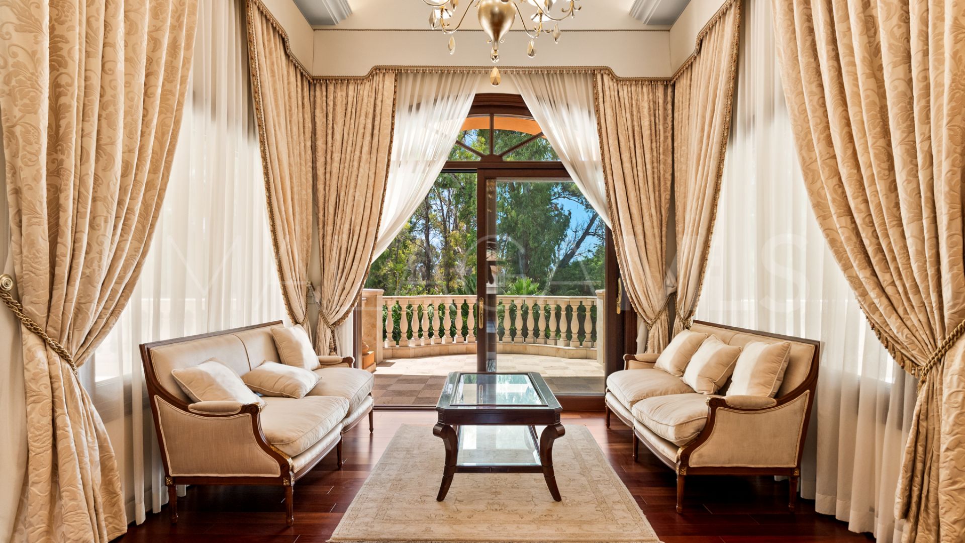 For sale Guadalmina Baja villa with 8 bedrooms