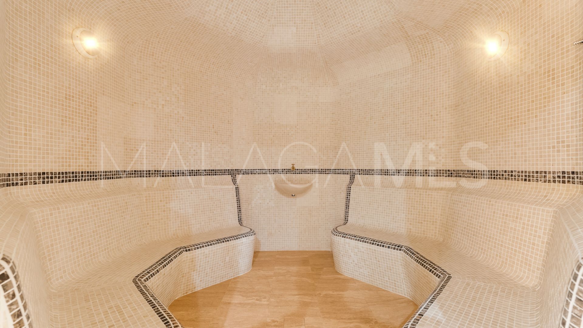 For sale Guadalmina Baja villa with 8 bedrooms