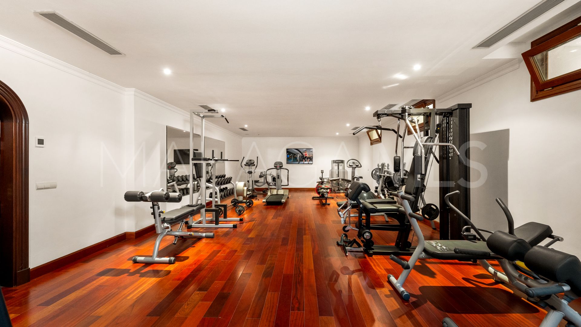 For sale Guadalmina Baja villa with 8 bedrooms