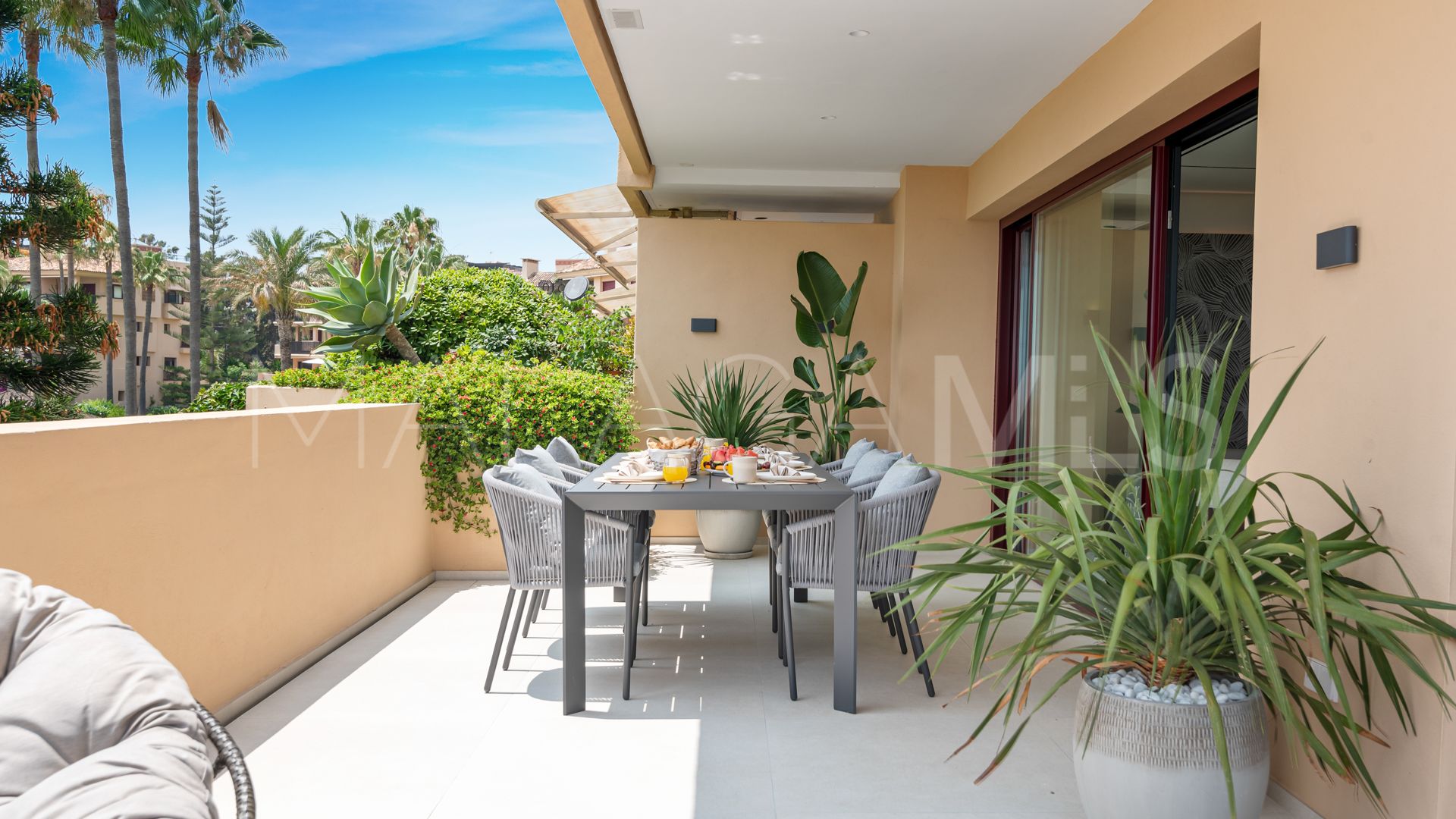 Buy apartment in Costalita del Mar with 3 bedrooms