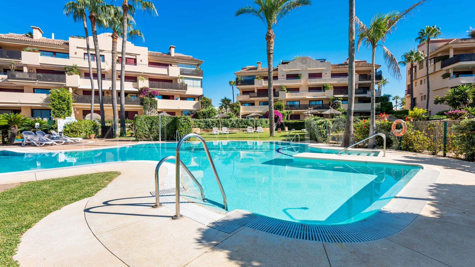 Buy apartment in Costalita del Mar with 3 bedrooms