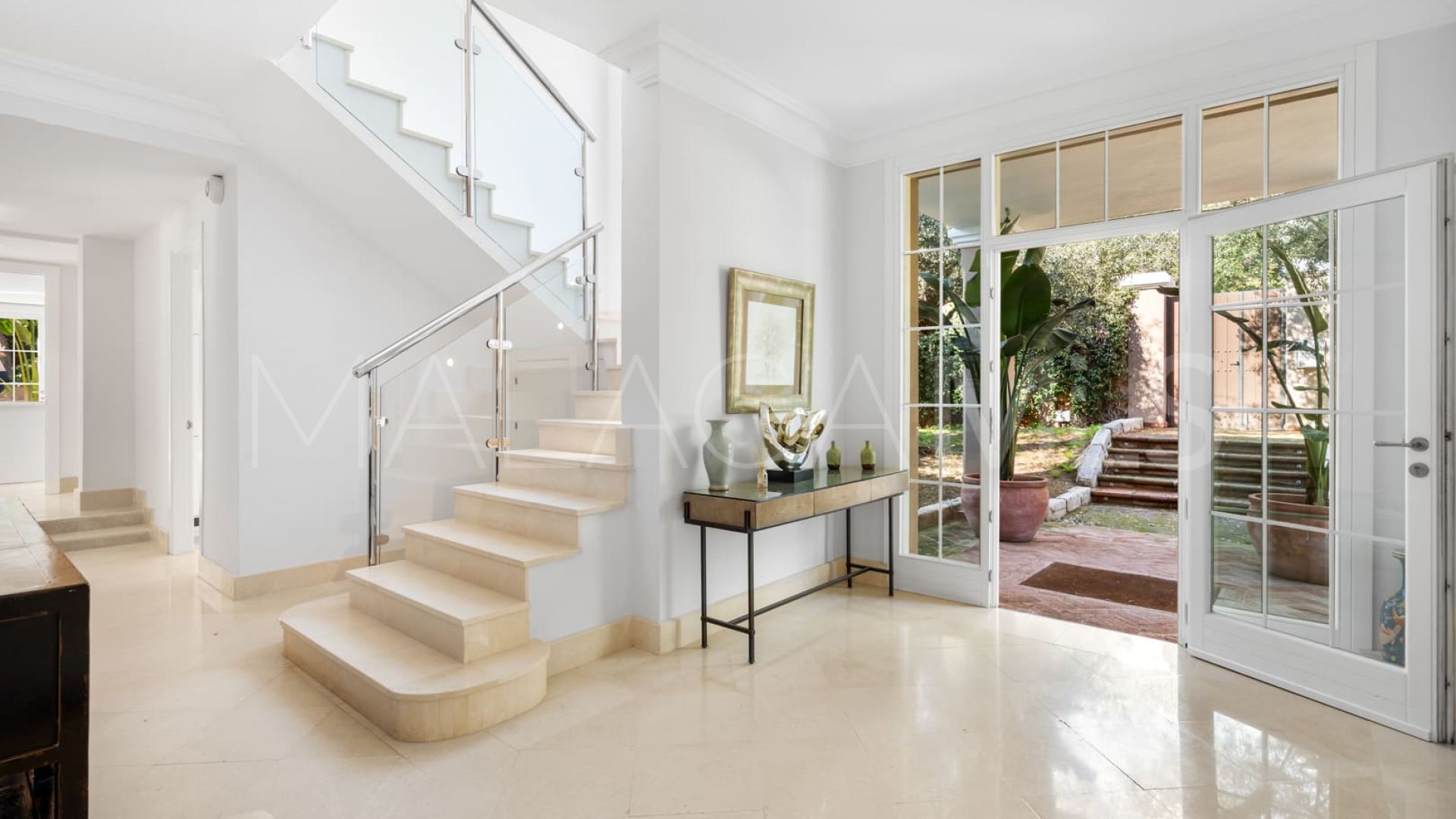 Villa for sale in Nagüeles