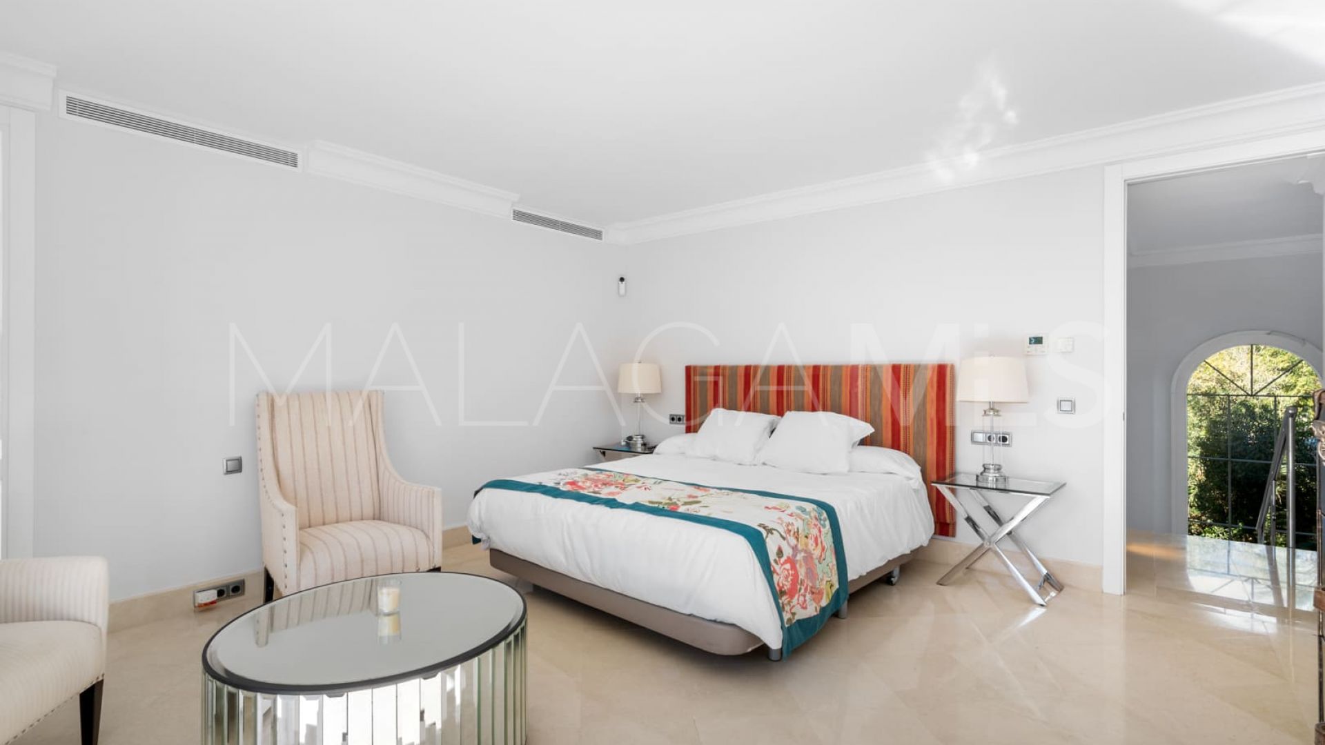 Villa for sale in Nagüeles