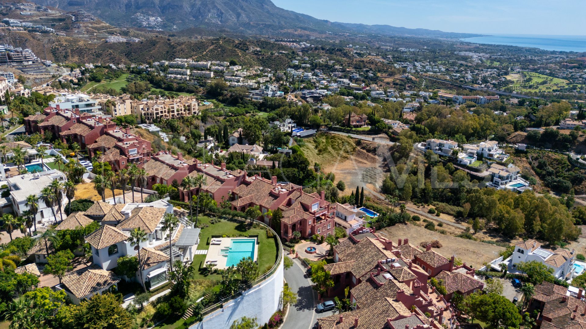 Villa for sale in Monte Halcones