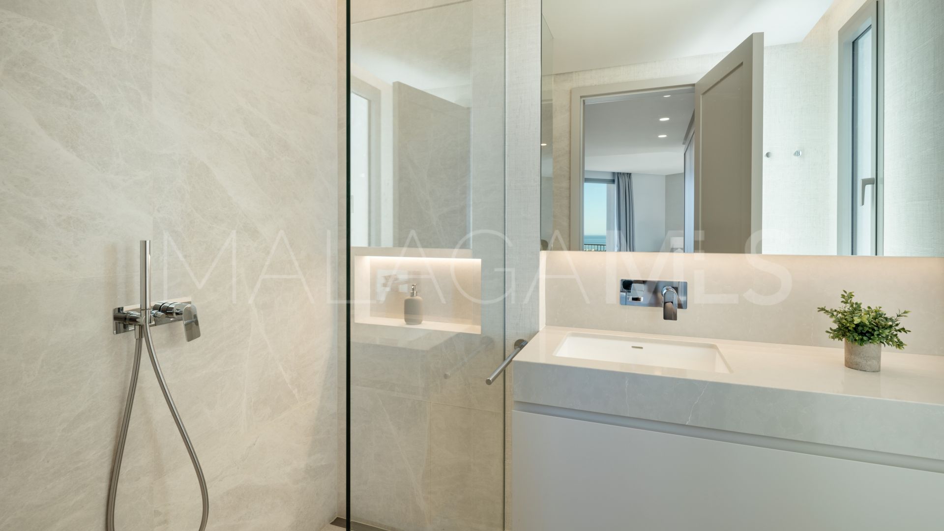 Villa for sale in Monte Halcones