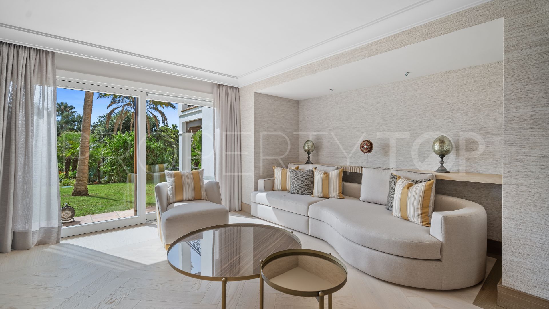 Villa for sale in Paraiso Alto with 16 bedrooms
