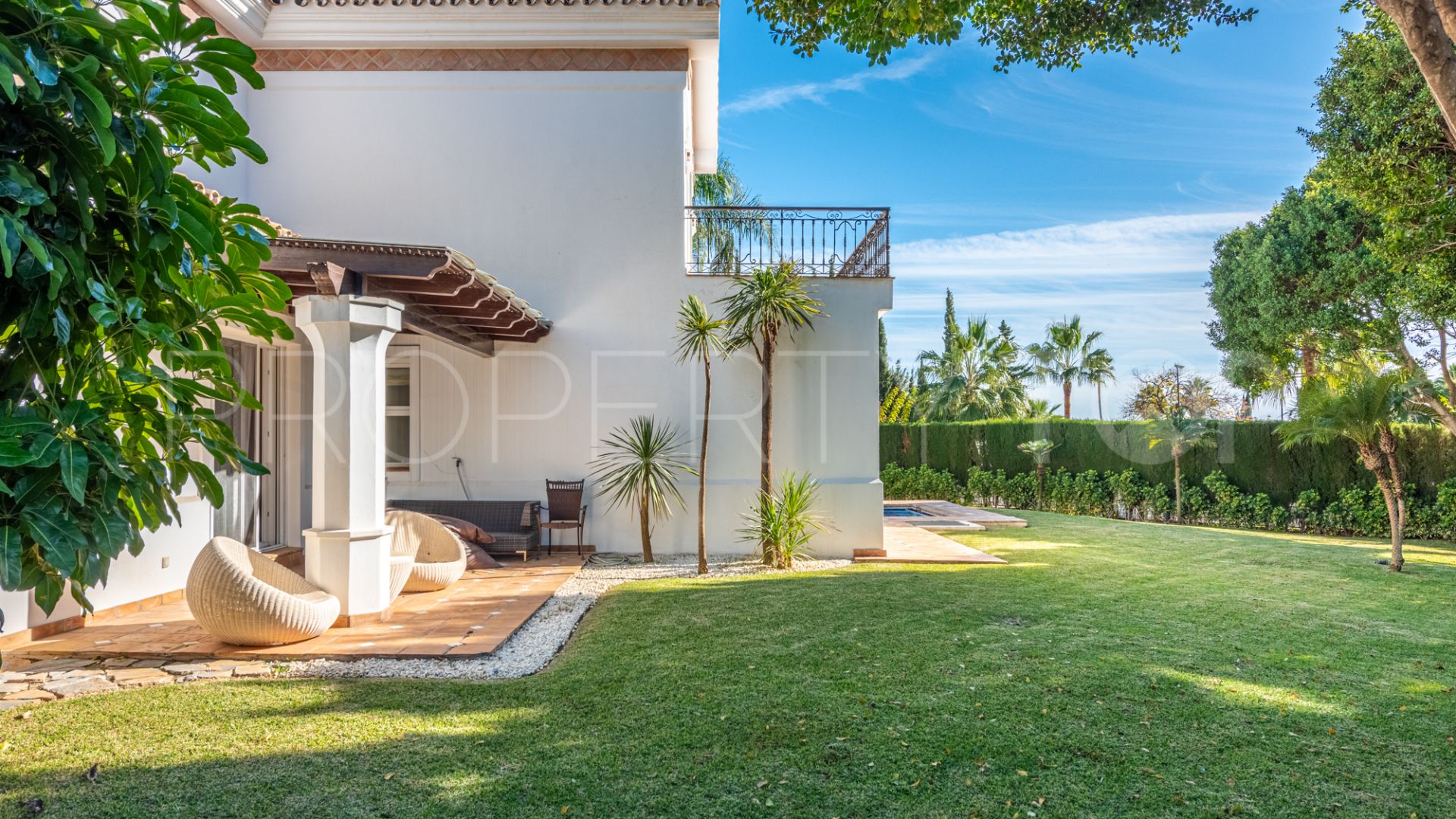 Villa a la venta con 5 dormitorios en La Quinta de Sierra Blanca