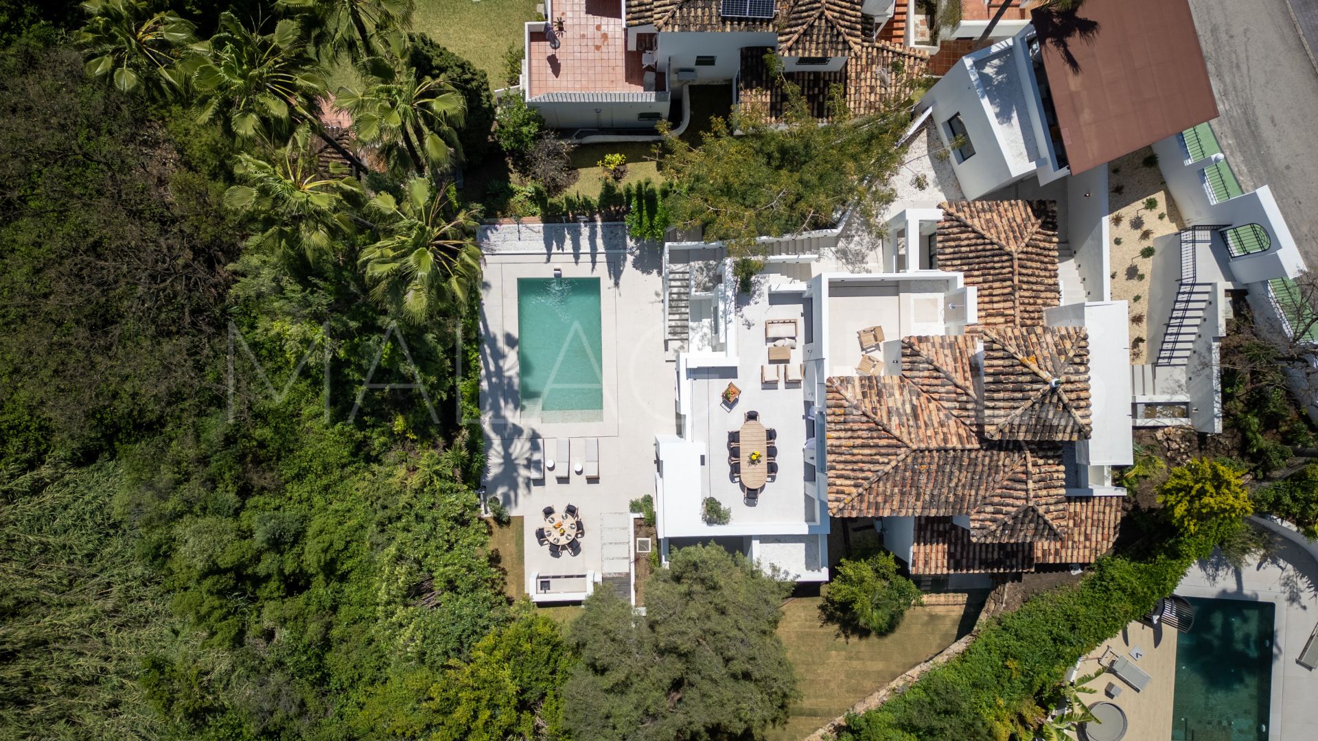 Villa for sale in Nueva Andalucia