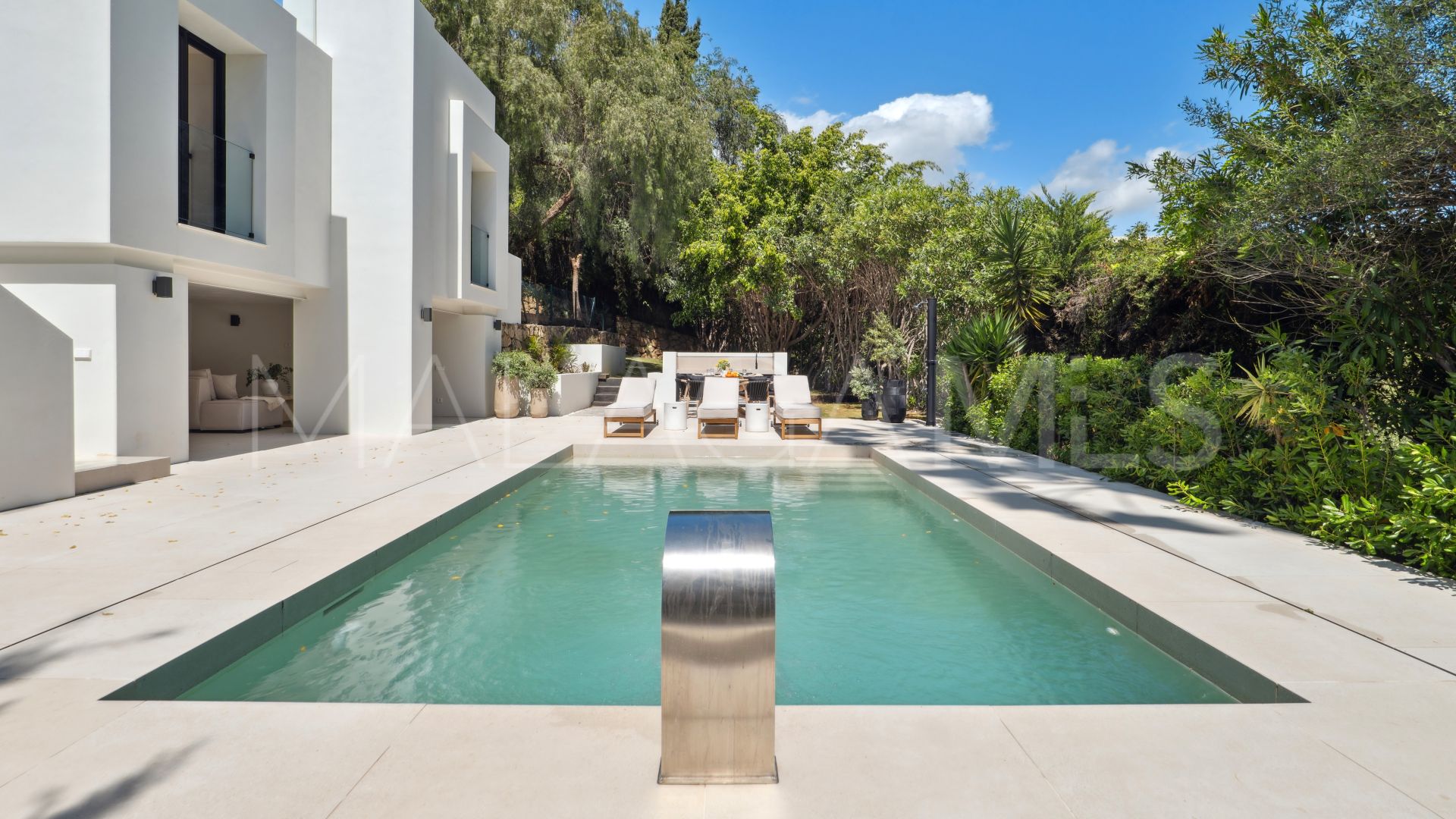 Villa for sale in Nueva Andalucia