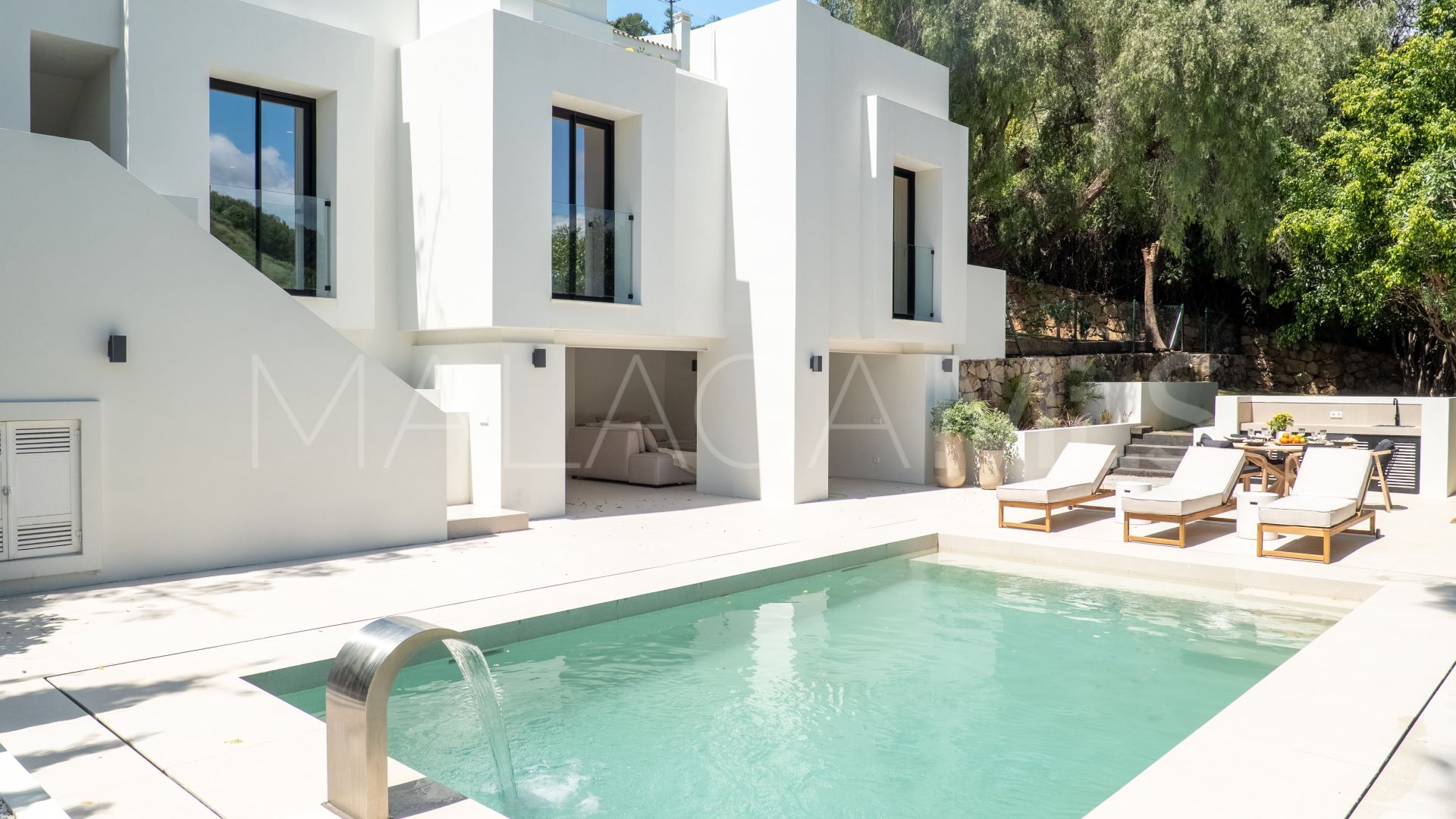 Villa for sale in Nueva Andalucia
