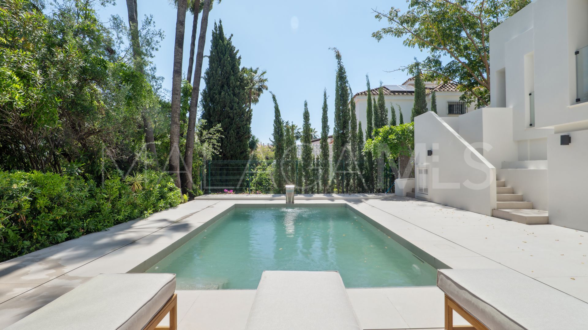 Villa for sale in Nueva Andalucia