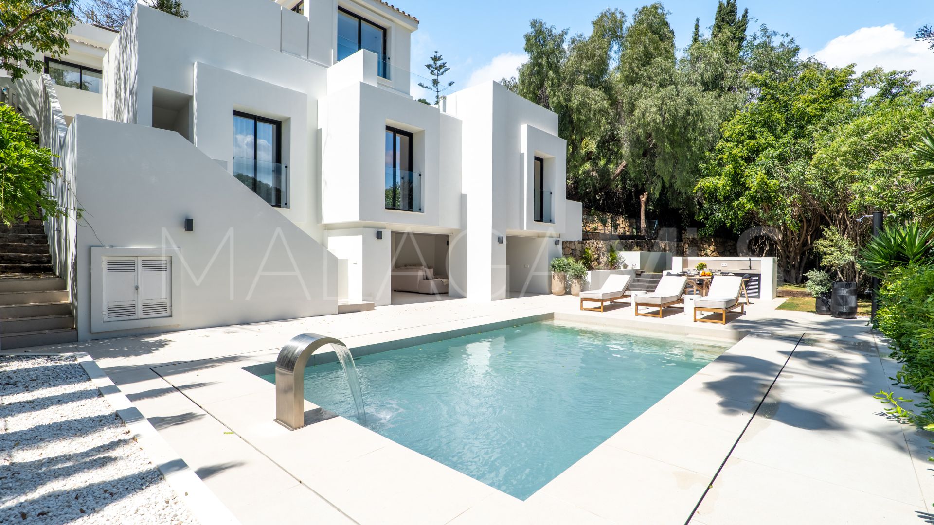 Villa for sale in Nueva Andalucia