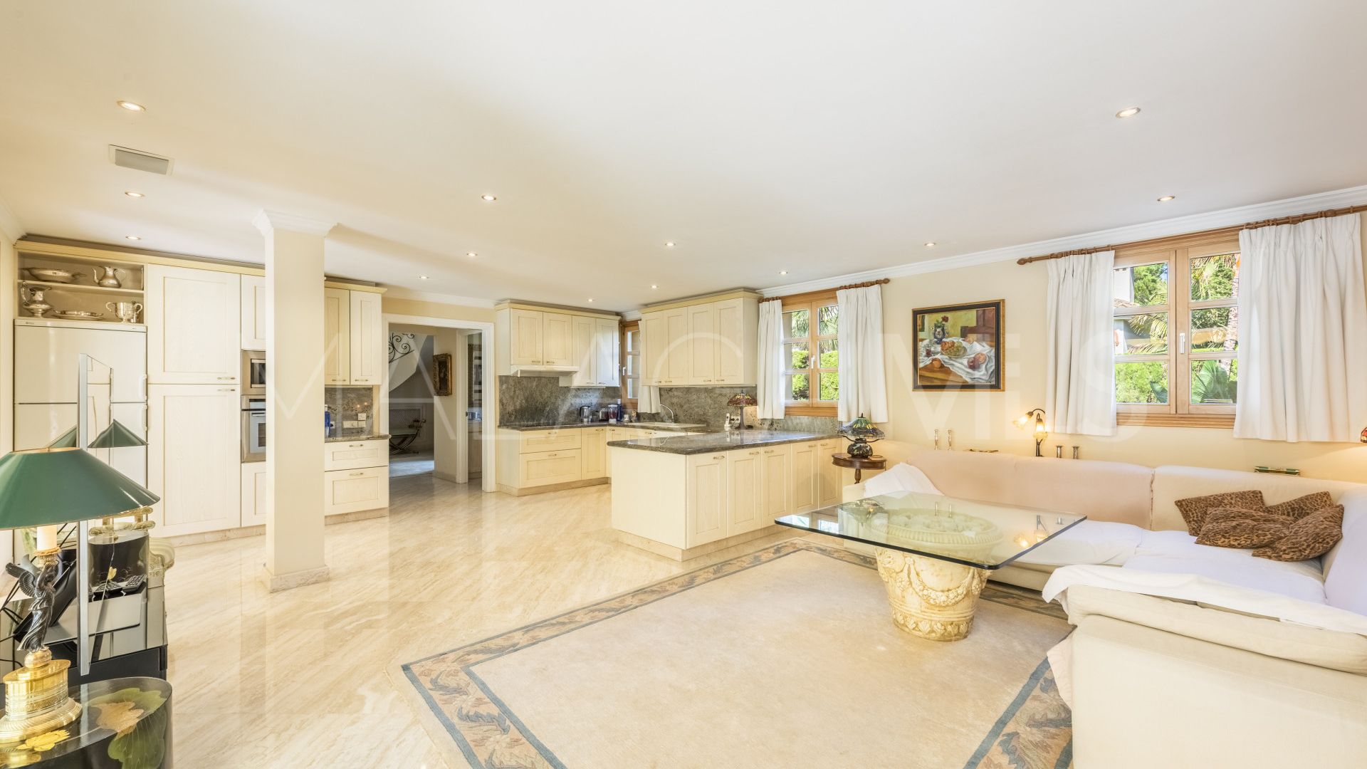 Villa for sale in Las Brisas