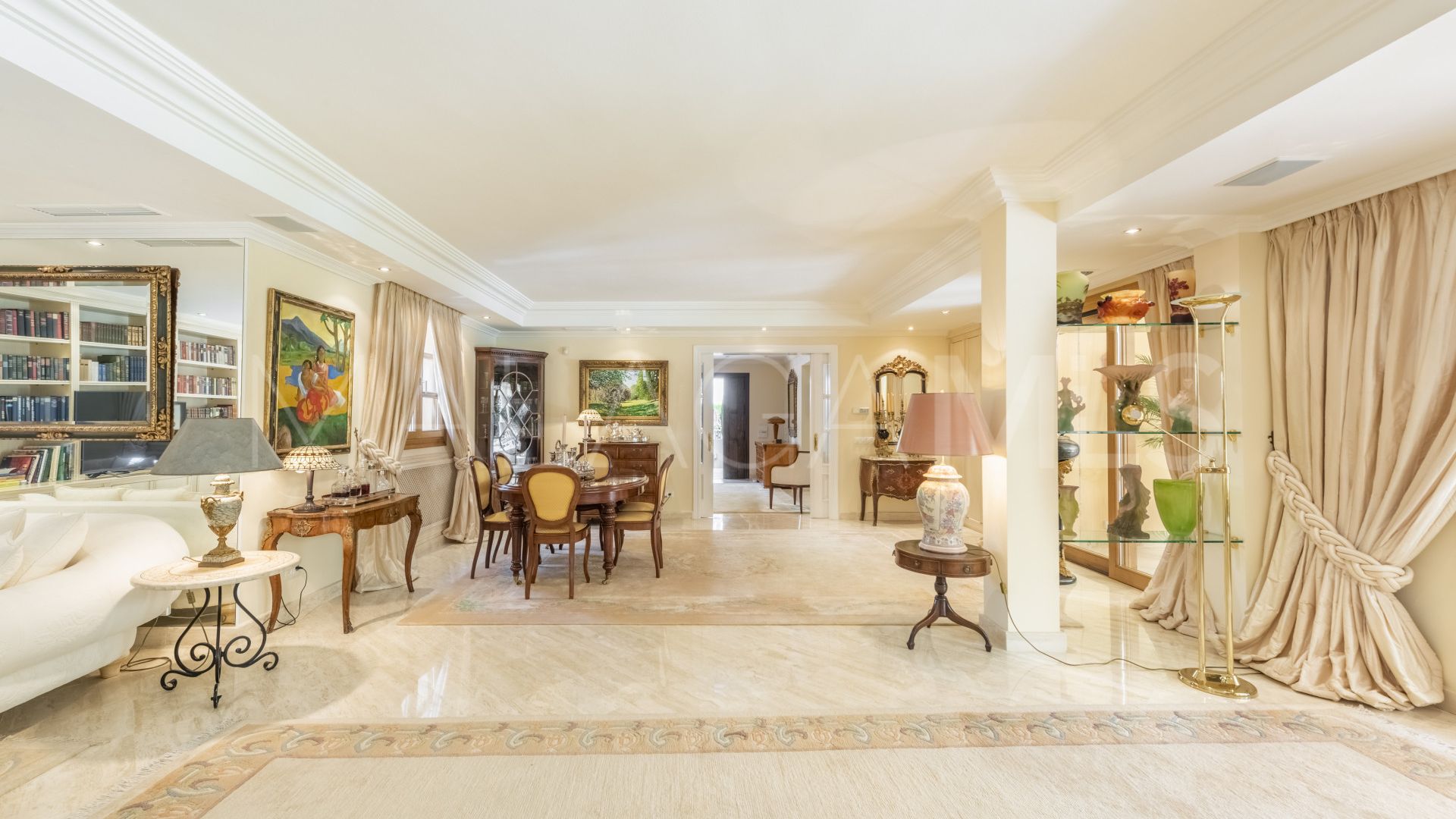 Villa for sale in Las Brisas