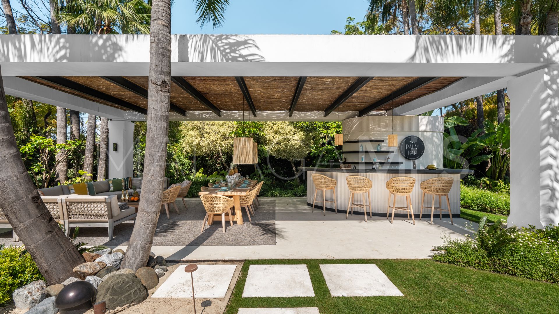 For sale 6 bedrooms villa in Aloha Gardens