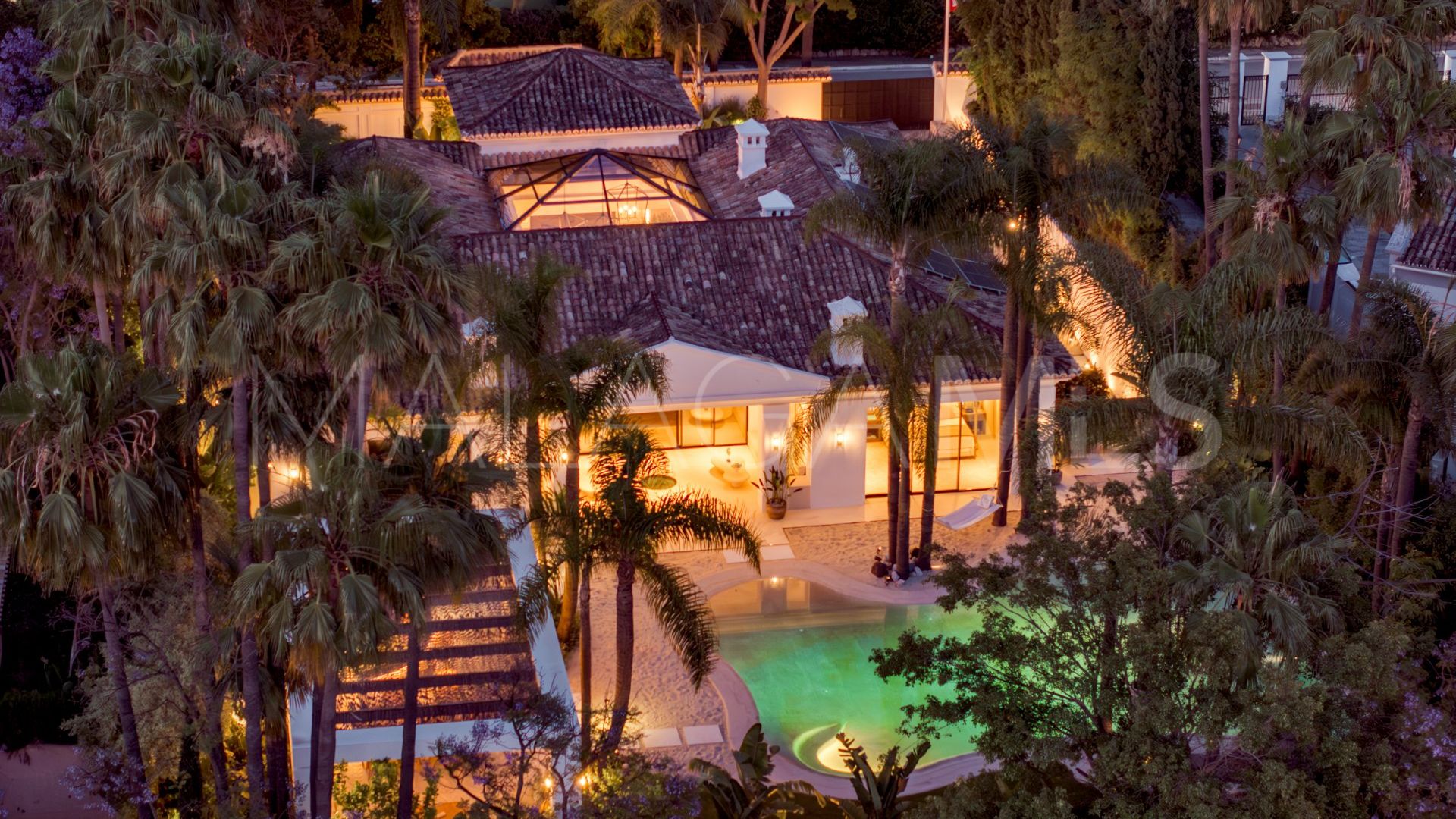 For sale 6 bedrooms villa in Aloha Gardens