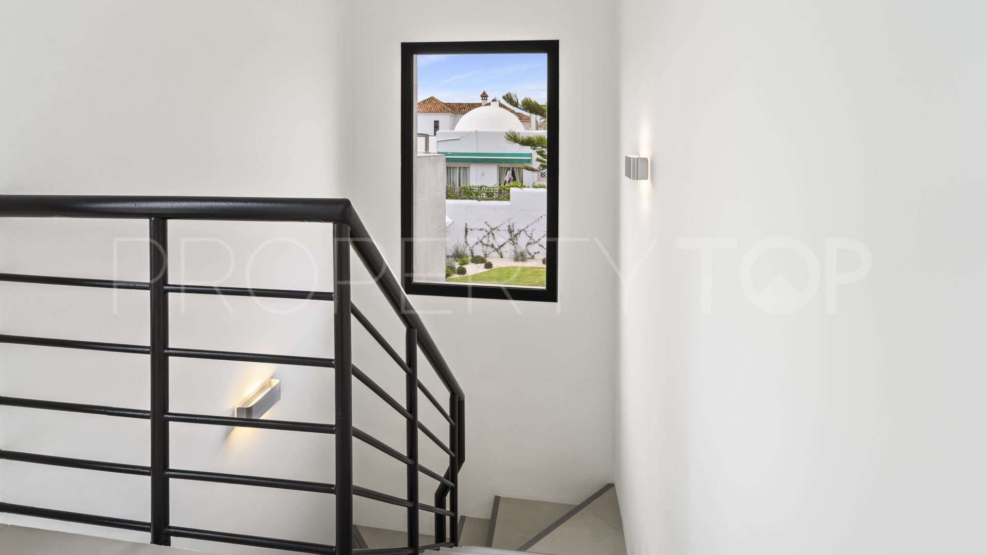 Buy Nueva Andalucia 3 bedrooms villa