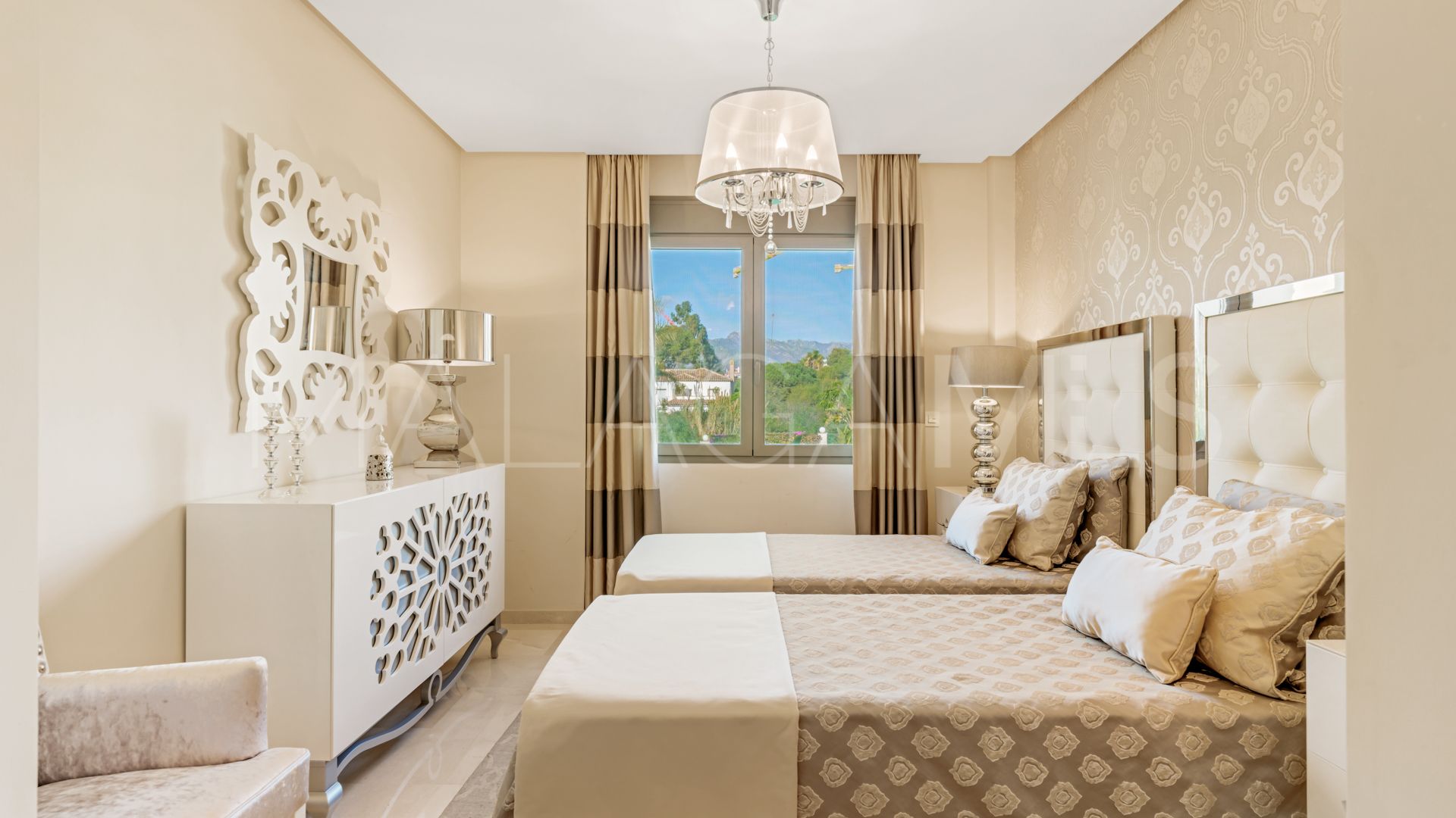 Villa for sale in Marbella Est